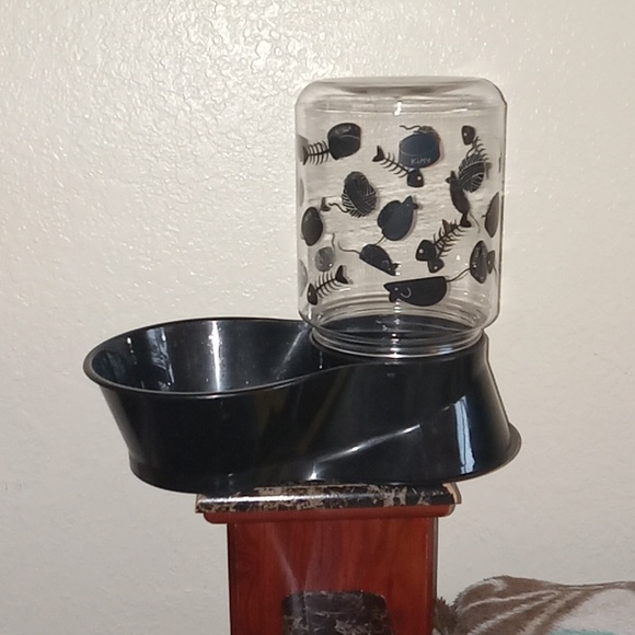 CAT FEEDER - Picture 3 of 6